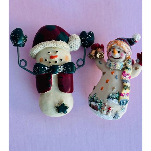 Set of 2 Vintage Snowmen Resin 3D Figural Holiday Brooch Pin - Picture 2 of 8